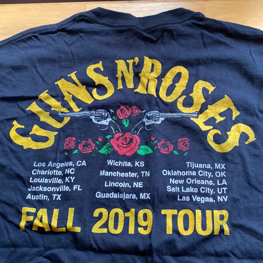 GUNS N’ ROSES Fall 2019 tour t-short size L pre-owned